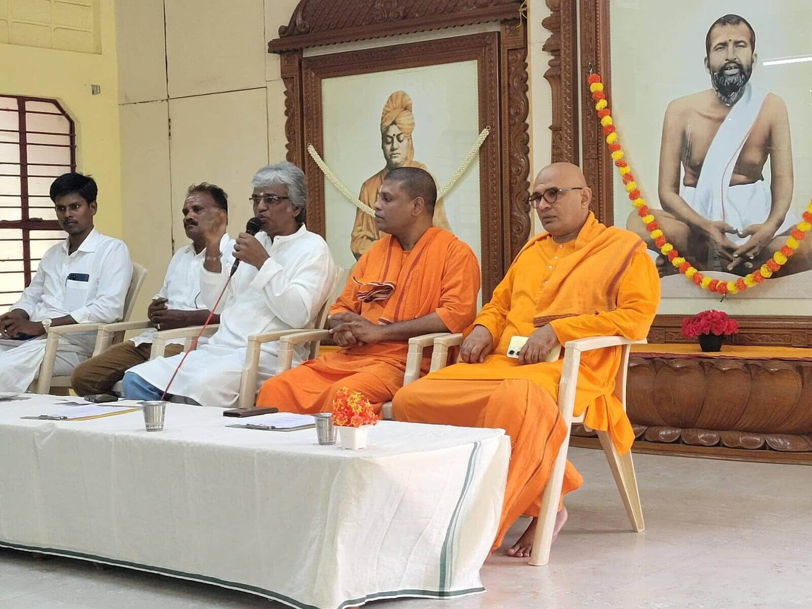 Sri Perumal, Sri Tiruvasagam, Dr. Perumal, Swami Arkaprabhananda and Swami Nitydipananda on dais