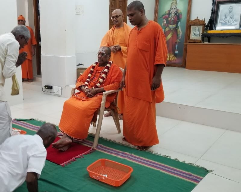 Farewell Darshan of Revered Swami Kamalatmanandaji Maharaj 